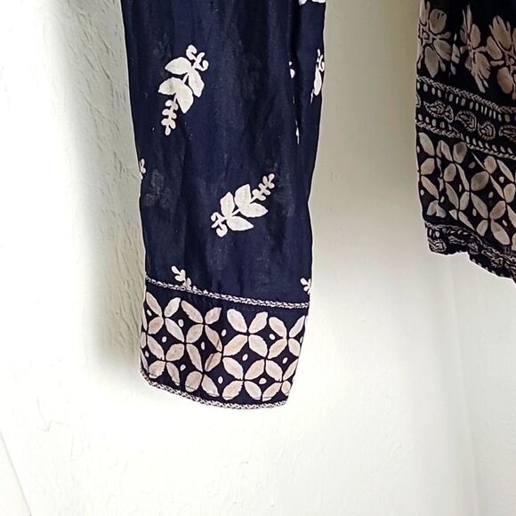 Tommy Hilfiger Navy Blue Top White Flowers, V-neckline,  Longsleeves, Size Large - Picture 3 of 8